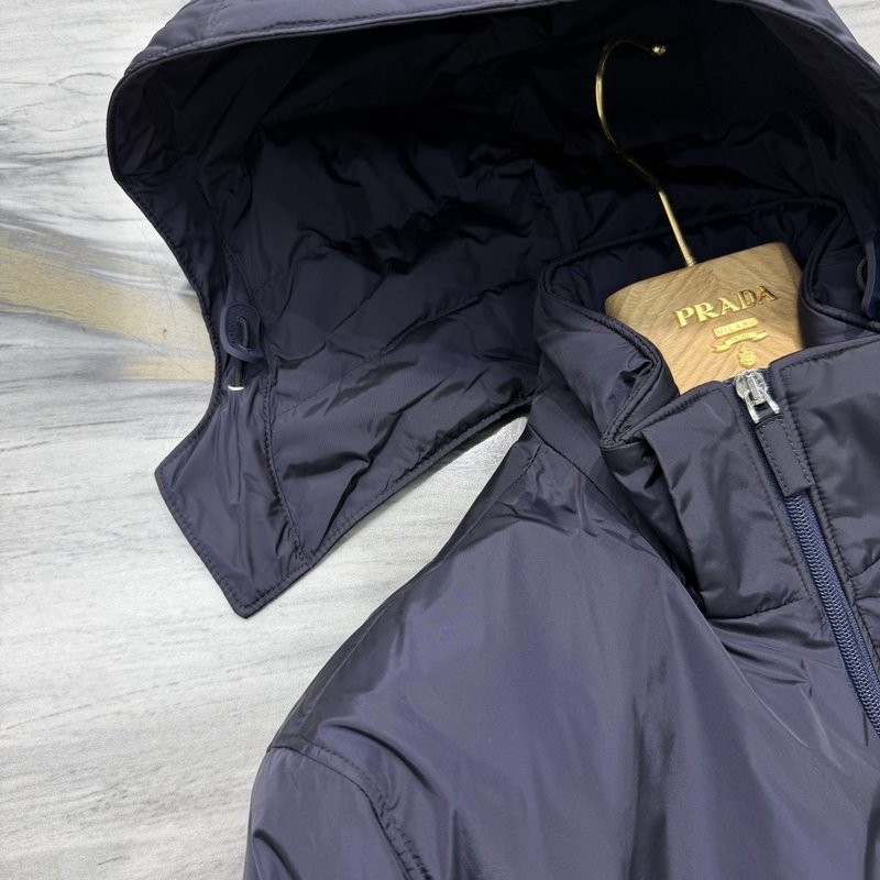 Prada 탈부착 후드 리사이클 나일론 다운 재킷 001-276576