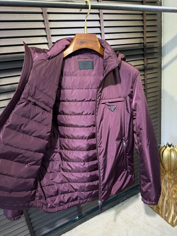 프라다 FW2026 다운 재킷 001-276579