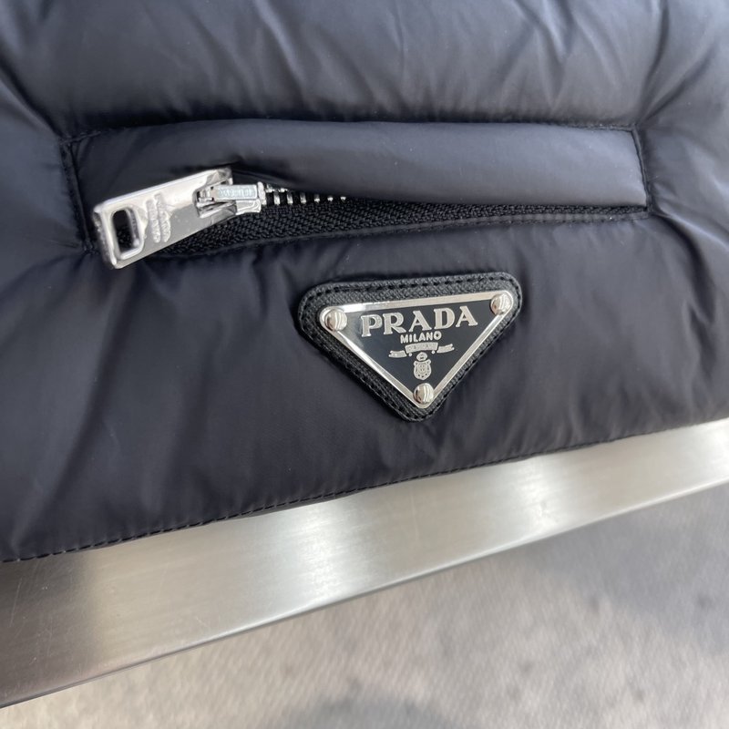 프라다 25FW 남성 삼각 로고 다운 베스트 조끼 001-276589