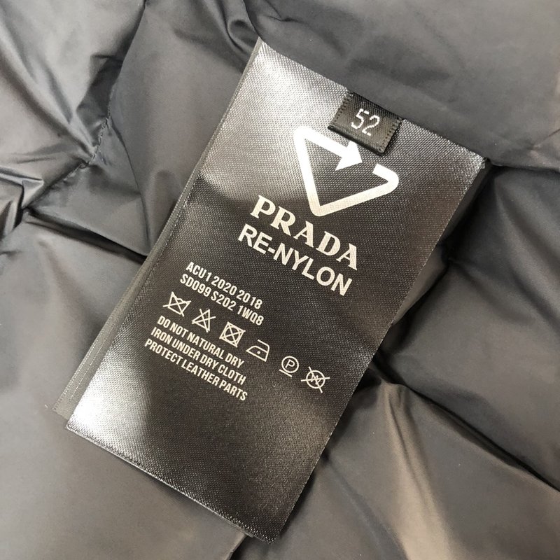프라다 신상 삼각 아이언 로고 패딩 001-276600