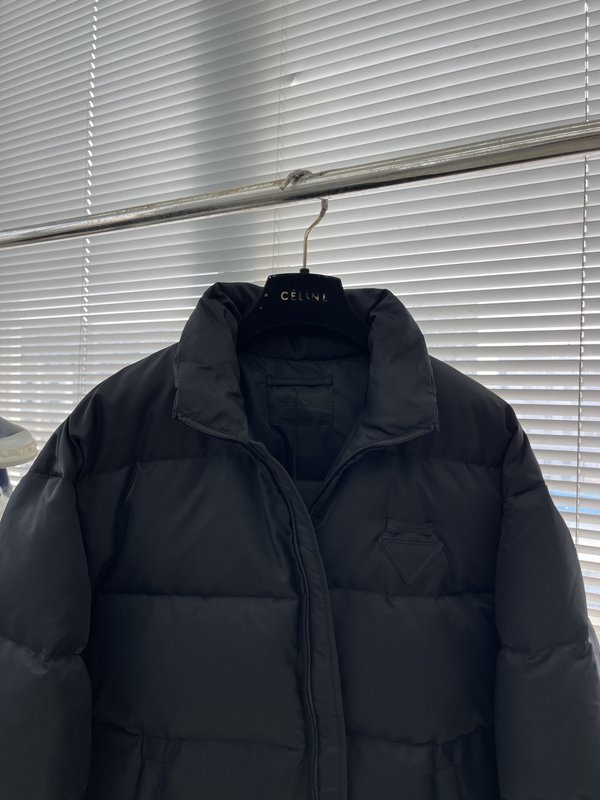 25FW 나일론 삼각 로고 다운 재킷 001-276612