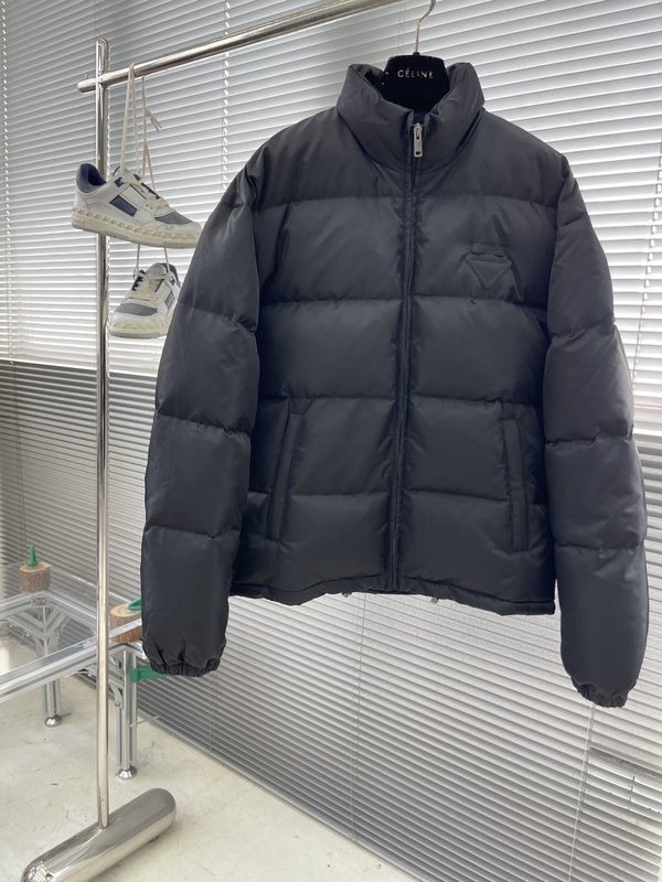 25FW 나일론 삼각 로고 다운 재킷 001-276612