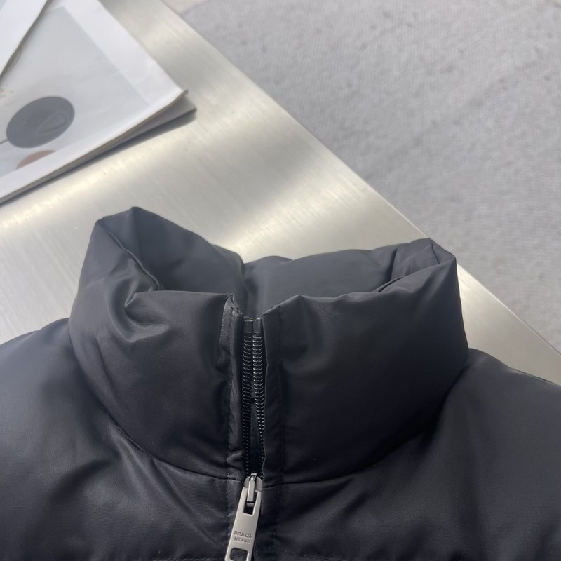25FW 나일론 삼각 로고 다운 재킷 001-276612