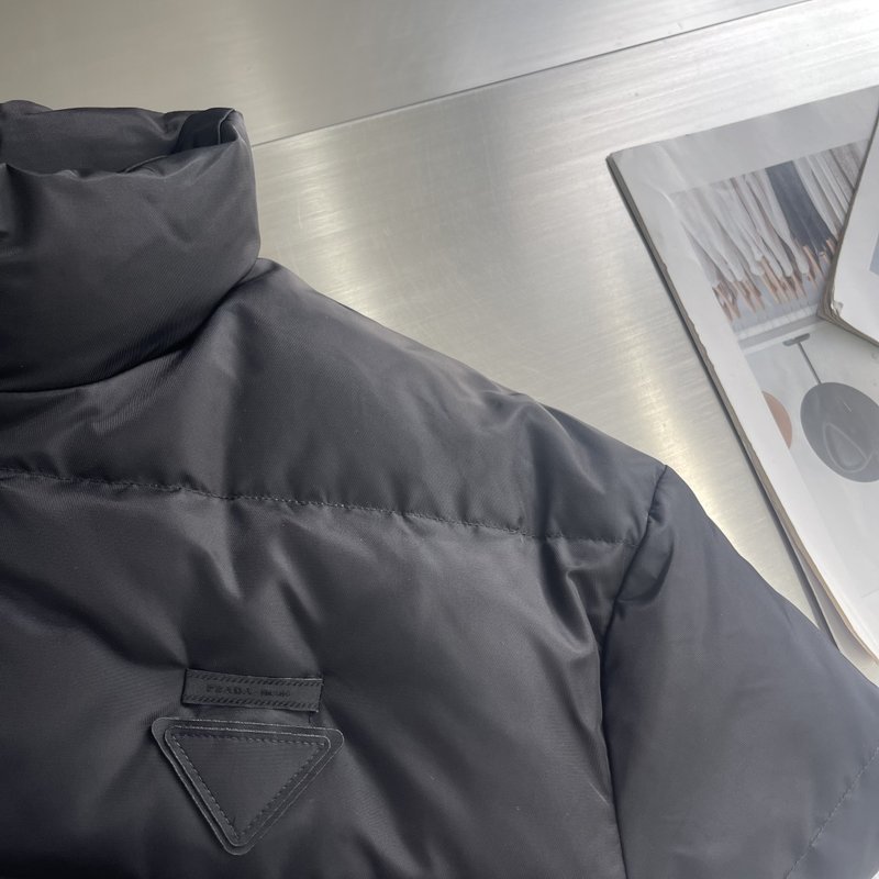 25FW 나일론 삼각 로고 다운 재킷 001-276612