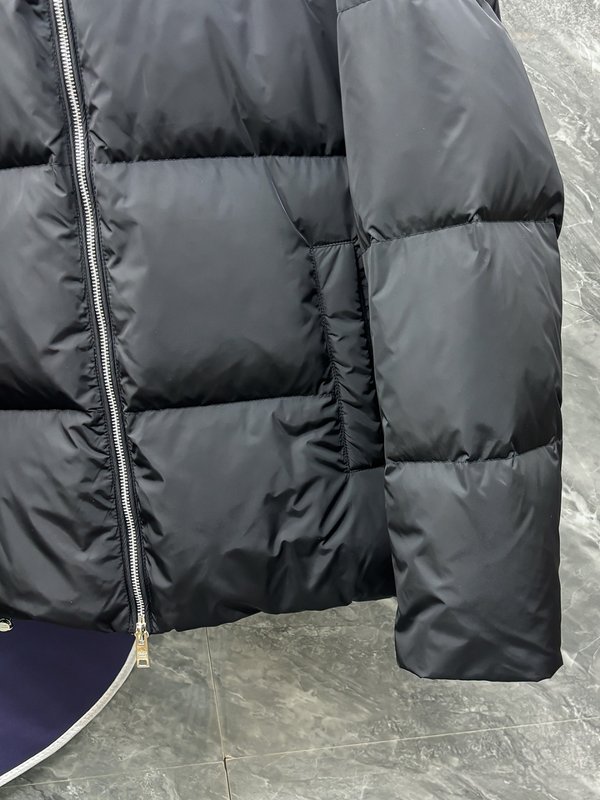 프라다 남성 입술넥 다운점퍼 001-276616