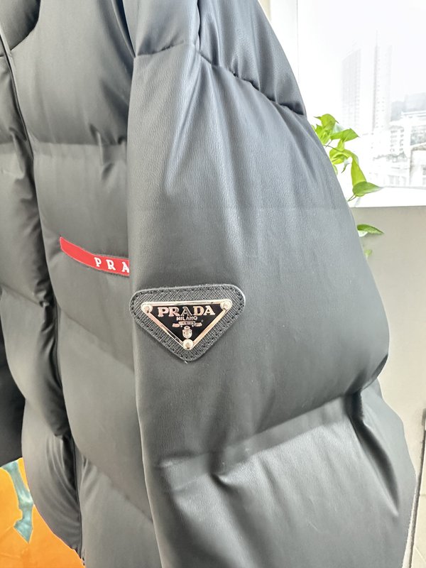 프라다 블랙 다이아몬드 압착 고무 패딩 점퍼 001-276629