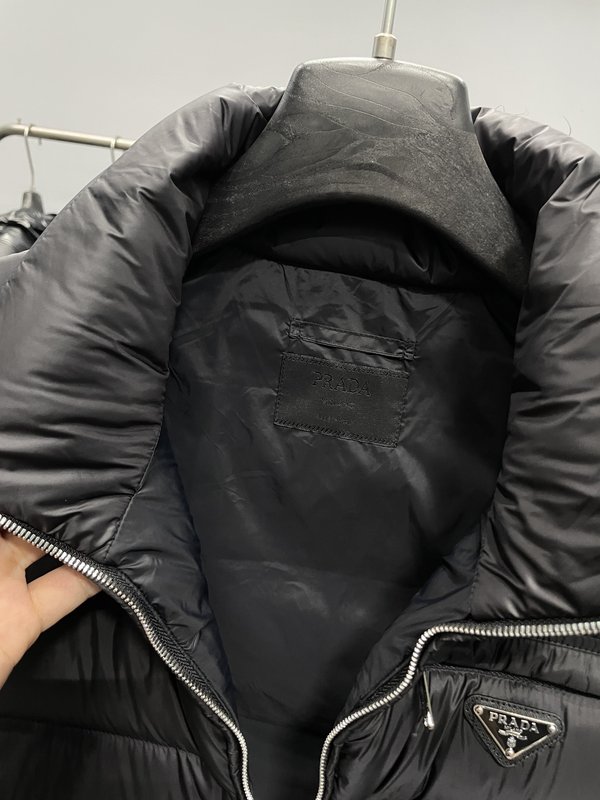 프라다 블랙 나일론 다운 조끼 001-276643