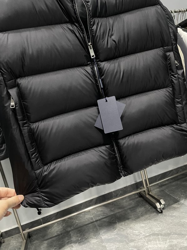 프라다 블랙 나일론 다운 조끼 001-276643