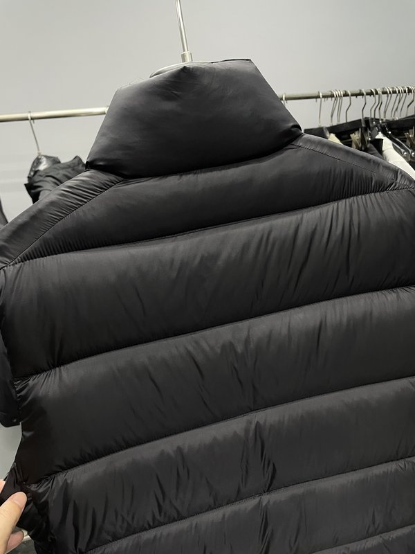 프라다 블랙 나일론 다운 조끼 001-276643