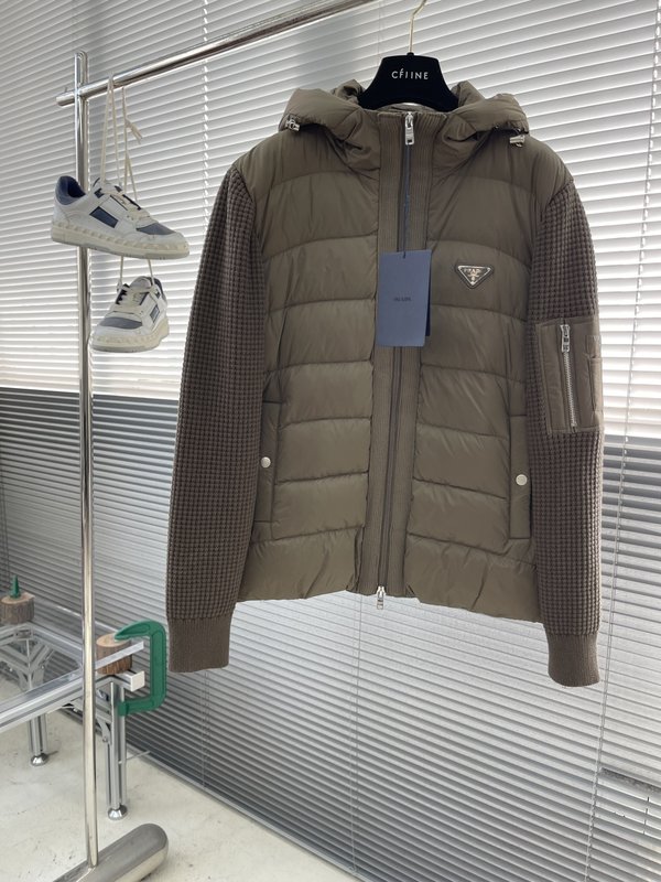 PRADA 가을겨울 신상 니트 패치 후드 다운 자켓 001-276672