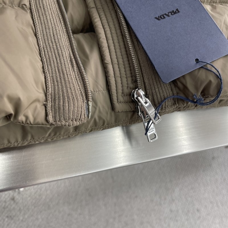 PRADA 가을겨울 신상 니트 패치 후드 다운 자켓 001-276672