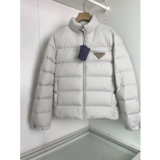 Pra 삼각 로고 스탠드칼라 다운 재킷 001-276683
