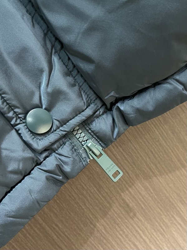 프라다 신상 후드 다운 자켓 001-276685