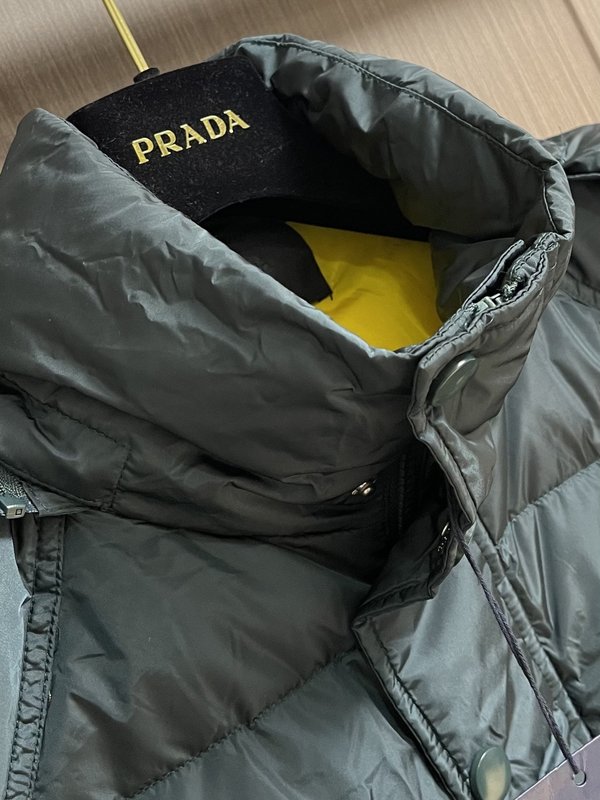 프라다 신상 후드 다운 자켓 001-276685