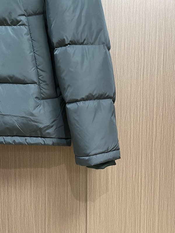 프라다 신상 후드 다운 자켓 001-276685