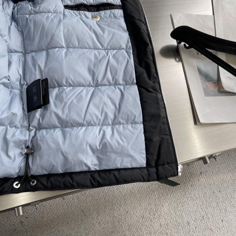 프라다 25FW 나일론 다운 재킷 001-276690