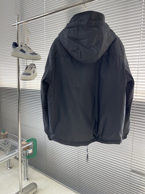 프라다 25FW 나일론 다운 재킷 001-276690
