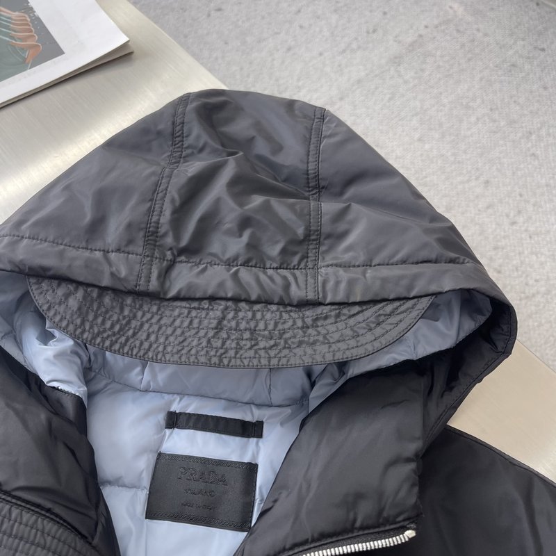 프라다 25FW 나일론 다운 재킷 001-276690