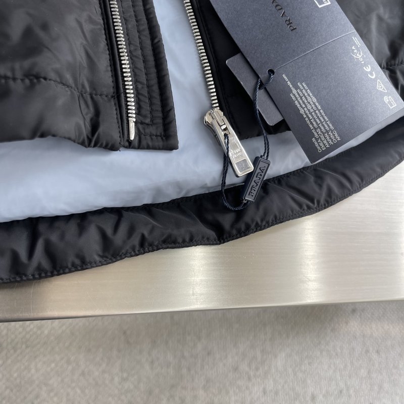 프라다 25FW 나일론 다운 재킷 001-276690