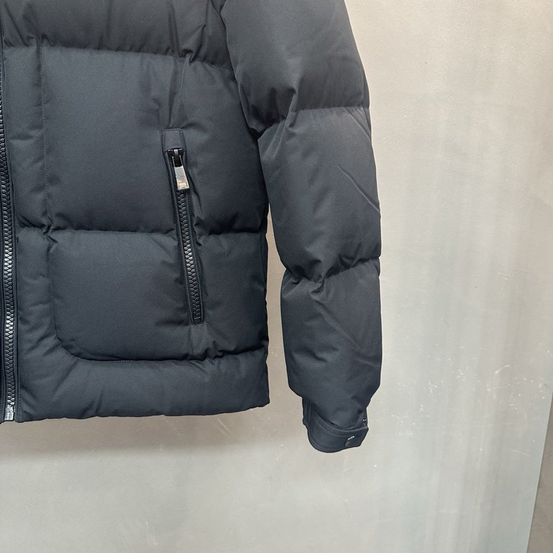 Prada 가을겨울 클래식 레드라벨 스탠드칼라 다운점퍼 001-276693
