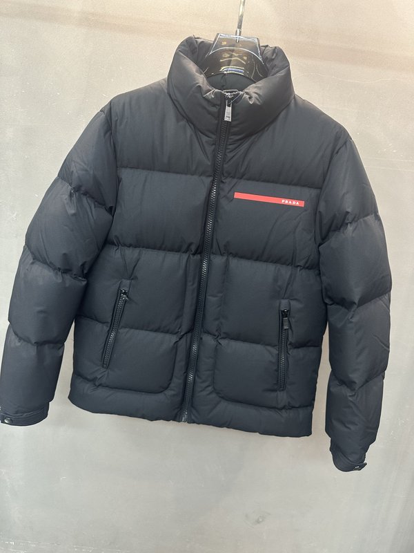 Prada 가을겨울 클래식 레드라벨 스탠드칼라 다운점퍼 001-276693