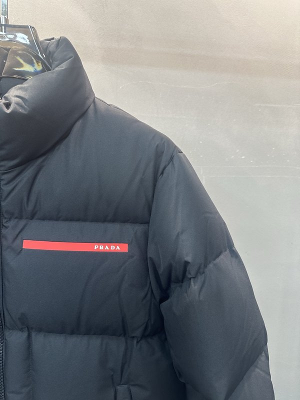 Prada 가을겨울 클래식 레드라벨 스탠드칼라 다운점퍼 001-276693
