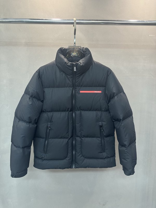 Prada 가을겨울 클래식 레드라벨 스탠드칼라 다운점퍼 001-276693