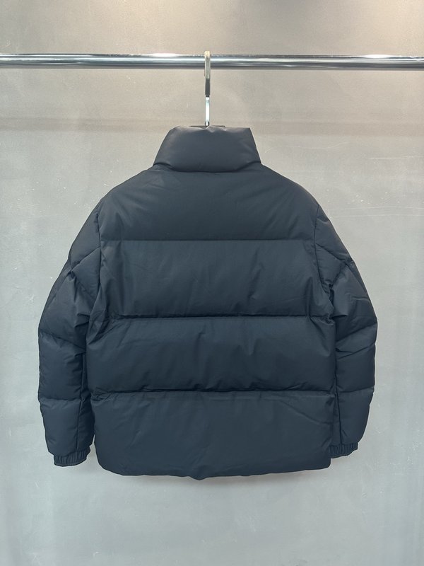 Prada 가을겨울 클래식 레드라벨 스탠드칼라 다운점퍼 001-276693