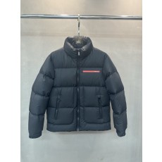 Prada 가을겨울 클래식 레드라벨 스탠드칼라 다운점퍼 001-276693