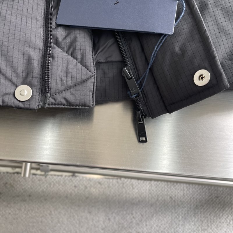 Prada 25년 겨울 신상 다운재킷 001-276722