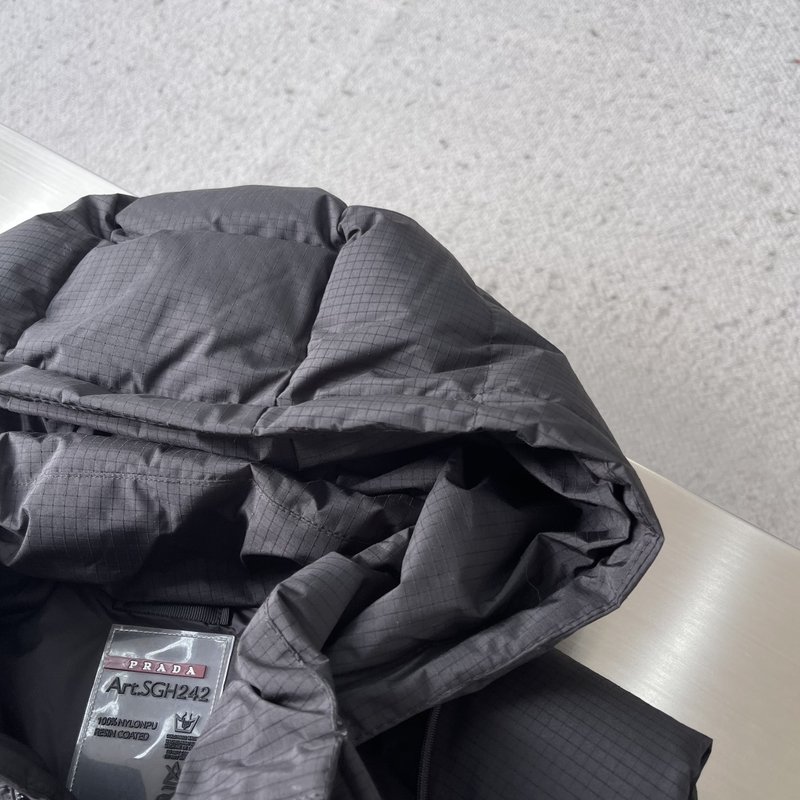 Prada 25년 겨울 신상 다운재킷 001-276722