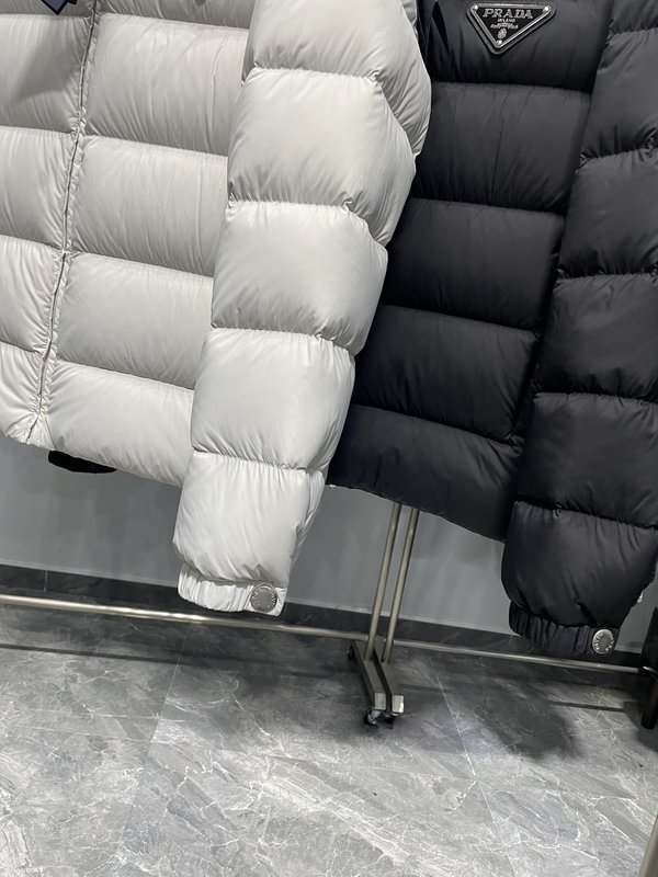 PRADA 트라이앵글 로고 스탠드칼라 패딩 점퍼 001-276734