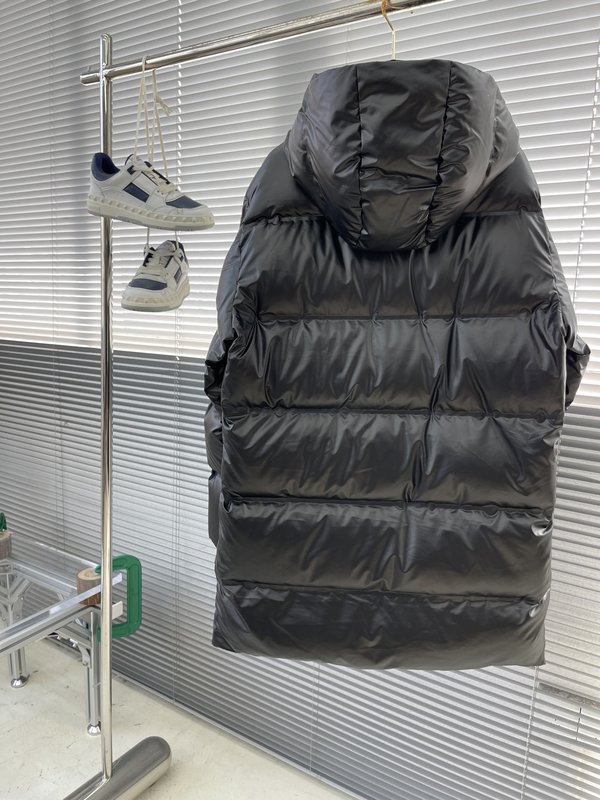 프라다 미디엄 롱 레드라벨 패딩 001-276749