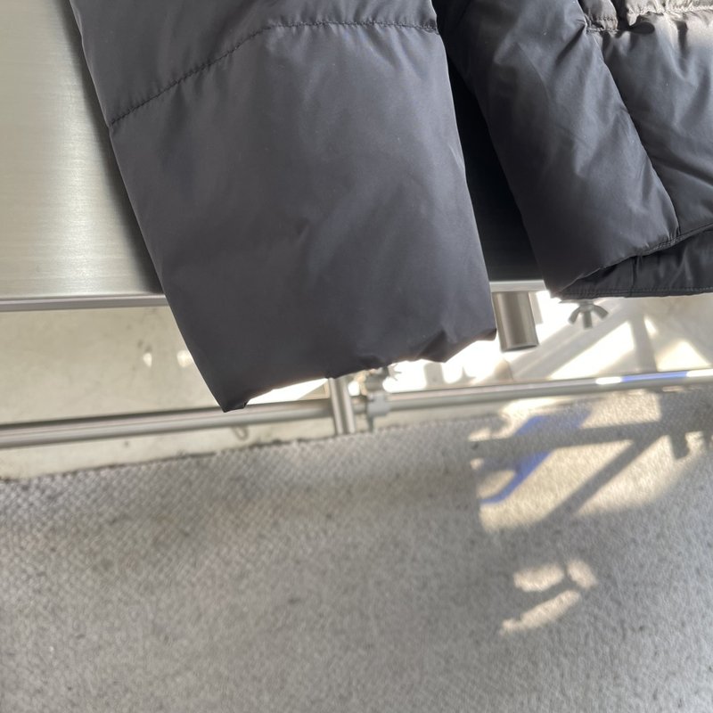 프라다 삼각로고 포켓 다운자켓 001-276753