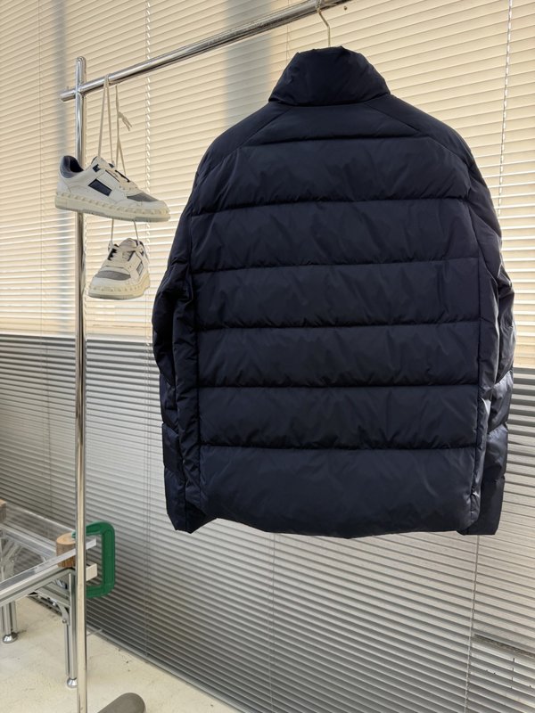 삼각 로고 포켓 패딩 001-276754