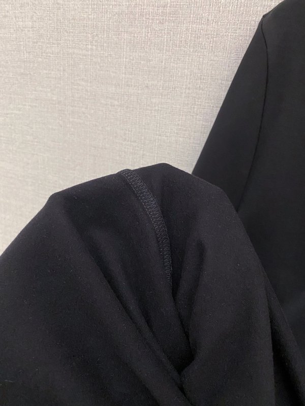 클래식 로고 자수 반하이넥 반팔 티셔츠 001-276966