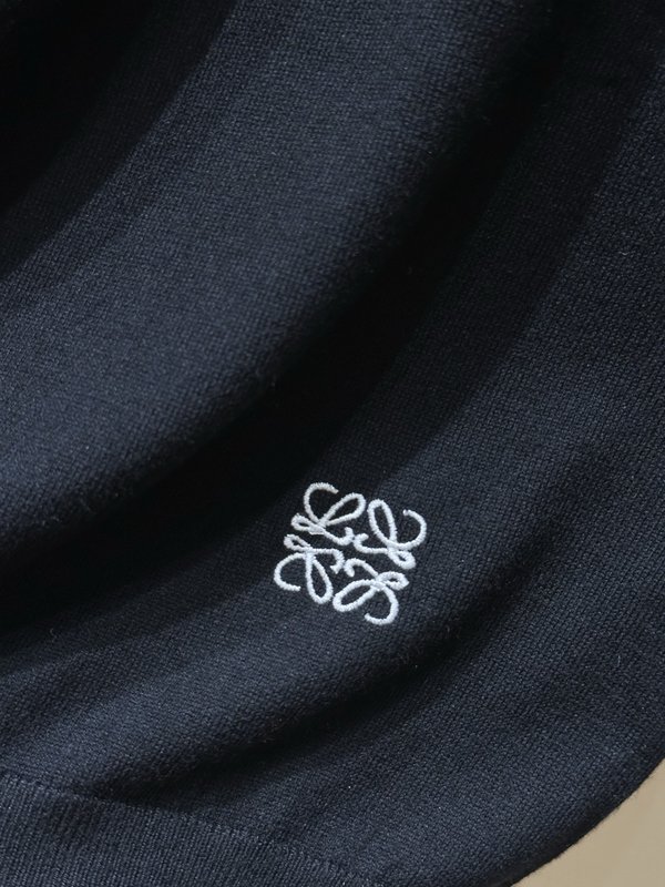 LOEWE 자수 라운드넥 스웨터 001-277288
