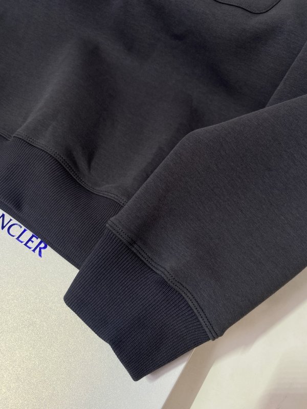 Moncler 스탠드칼라 맨투맨 가죽 패치 포켓 기모 001-277302