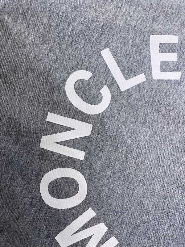 Moncler 프린트 라운드넥 스웨트셔츠 001-277306
