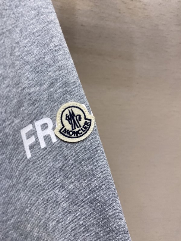 Moncler 프린트 라운드넥 스웨트셔츠 001-277306