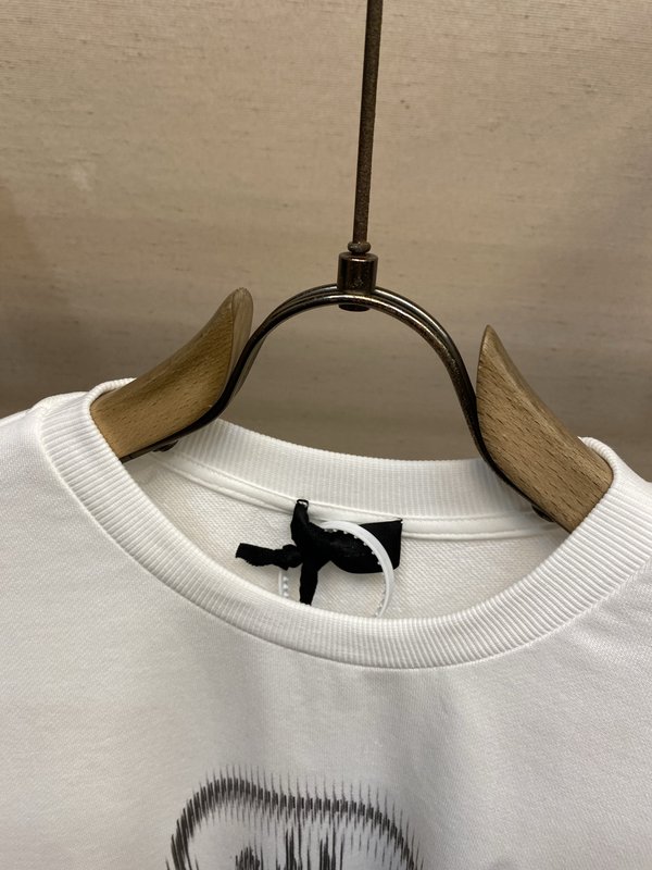 Moncler 라운드넥 풀오버 긴팔 스웨트셔츠 001-277311