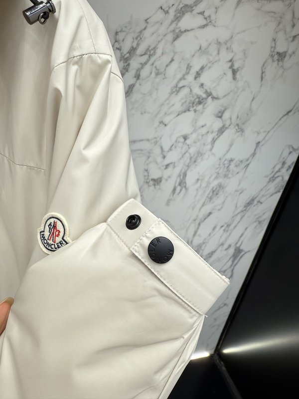 Moncler 남성 구조적 커트 아웃터 001-277358