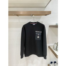 Monc*er 포켓 로고 라운드 맨투맨 001-277532