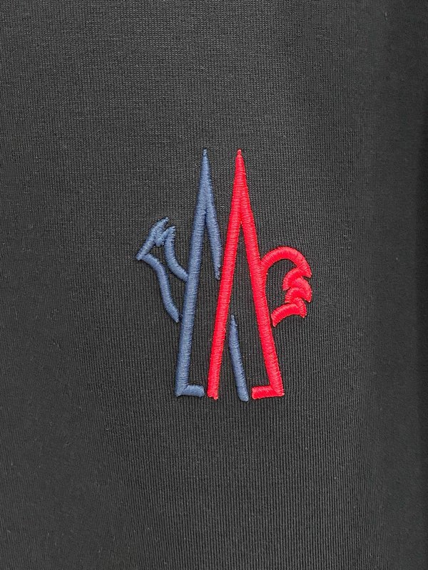 Moncler 레드블루 수탉 자수 스트라이프 패치 크루 001-277534