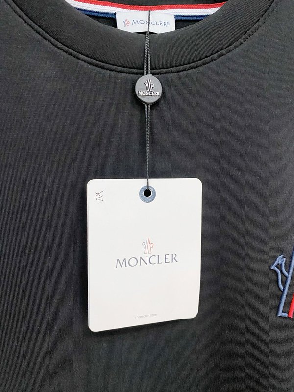 Moncler 레드블루 수탉 자수 스트라이프 패치 크루 001-277534