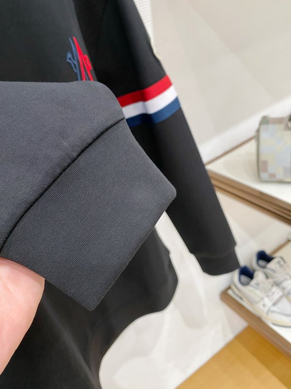 Moncler 레드블루 수탉 자수 스트라이프 패치 크루 001-277534