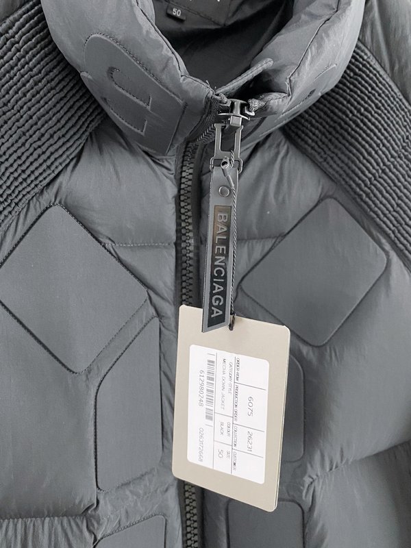 발렌시아가 메카닉 다운 재킷 2026 신상 001-278118
