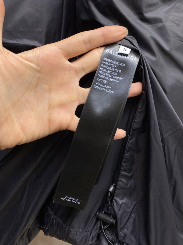발렌시아가 로고 패딩 점퍼 001-278121