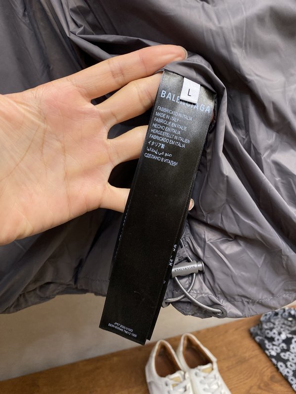발렌시아가 로고 패딩 001-278122