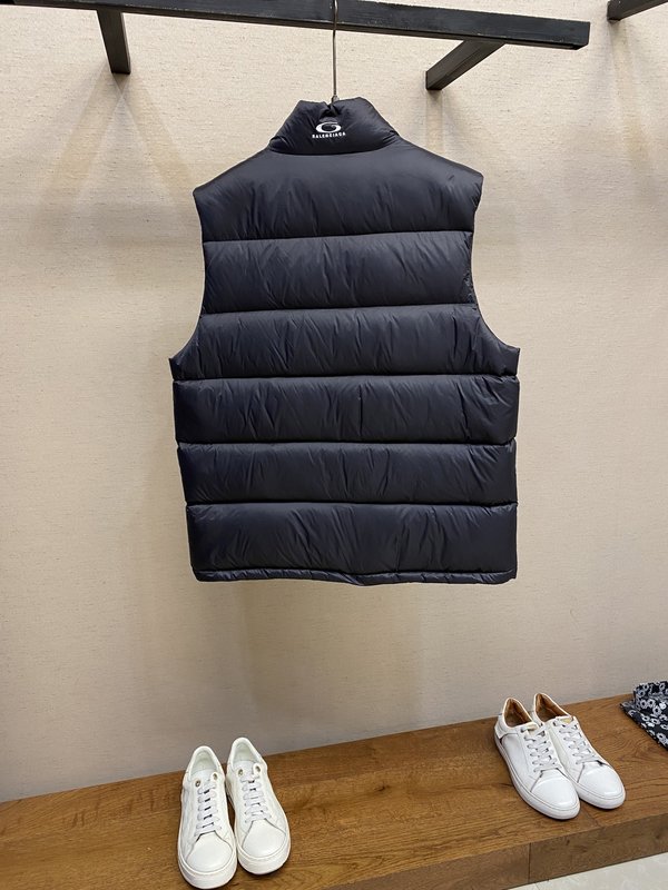 발렌시아가 후면 로고 다운 베스트 001-278125